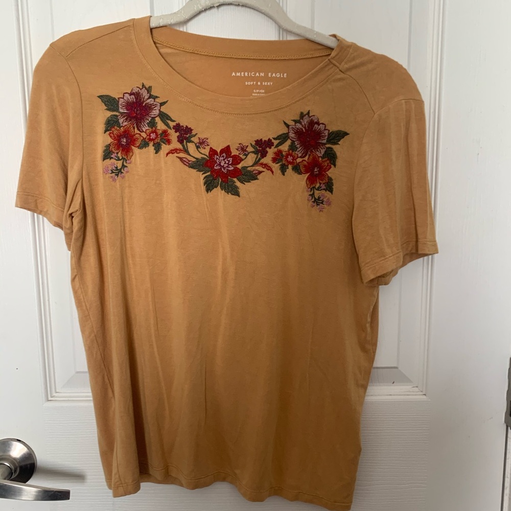 American Eagle t shirt